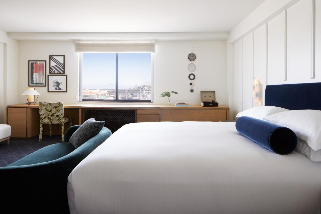 Chambre Lit King-Size Premium avec Baignoire et Douche à l'Italienne - Vue sur Baie