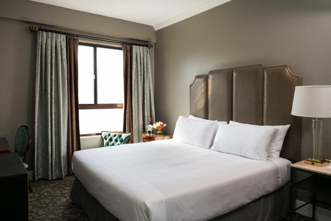 Chambre Lit Queen-Size avec Baignoire - Accessible aux Personnes à Mobilité Réduite